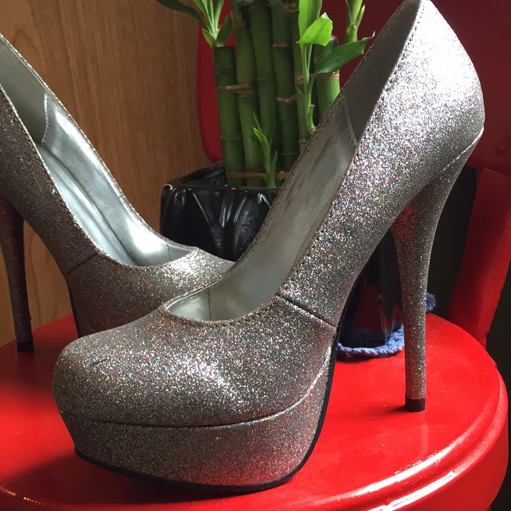 Tri-color sparkle heel